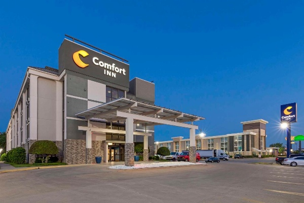 Comfort Inn Dallas North Love Field Airport image 2